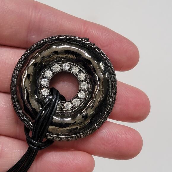 Vintage Black Round Pendant Necklace Crystal Rhinestones on Cord Chain Jewelry - Picture 5 of 10